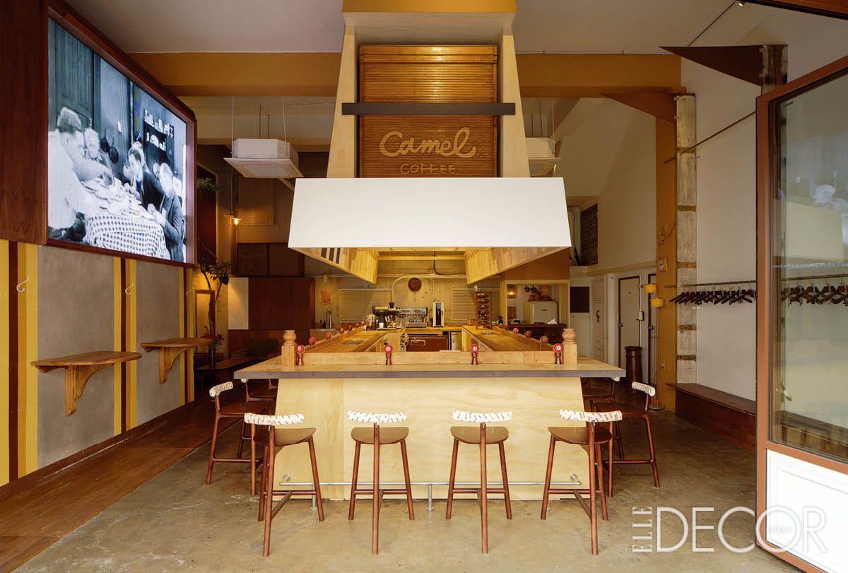 에스프레소 바 문화를 주제로 리뉴얼한 카멜커피 도산점.