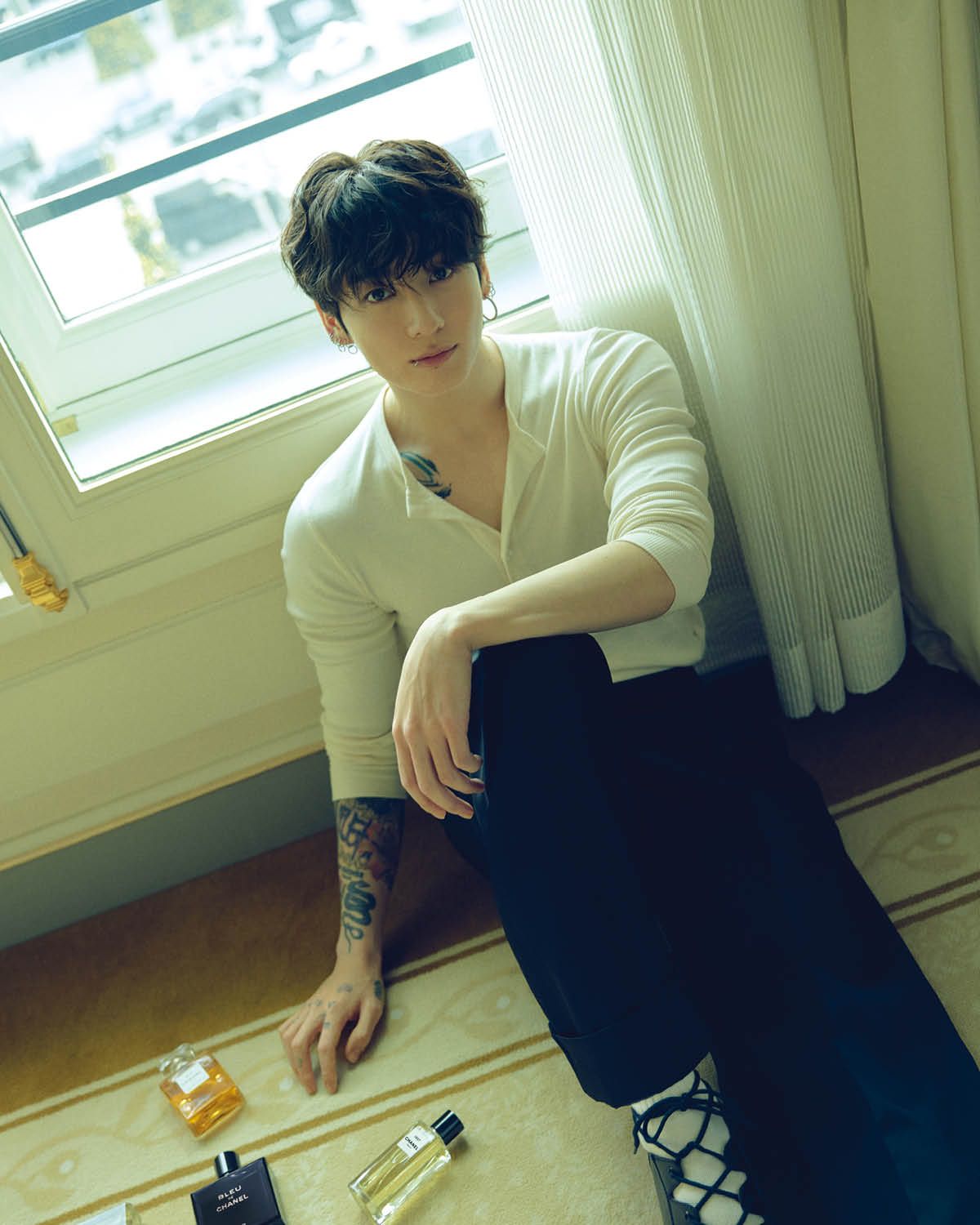 샤넬의 역사와 현대성이 하나의 보틀에 공존하는 N°5 오 드 빠르펭, 100ml 28만4천원, 우드와 꽃, 과일, 스파이스 노트를 아우르며 상쾌한 개성을 뿜어내는 에고이스트 오 드 뚜왈렛, 100ml 18만3천원, 매력적인 잔향이 돋보이는 아로마틱 우디 계열의 블루 드 샤넬 빠르펭, 100ml 25만2천원, 섬세하고 정교한 화이트 머스크 어코드의 레 젝스클루시프 드 샤넬 1957, 75ml 38만원, 모두 Chanel.