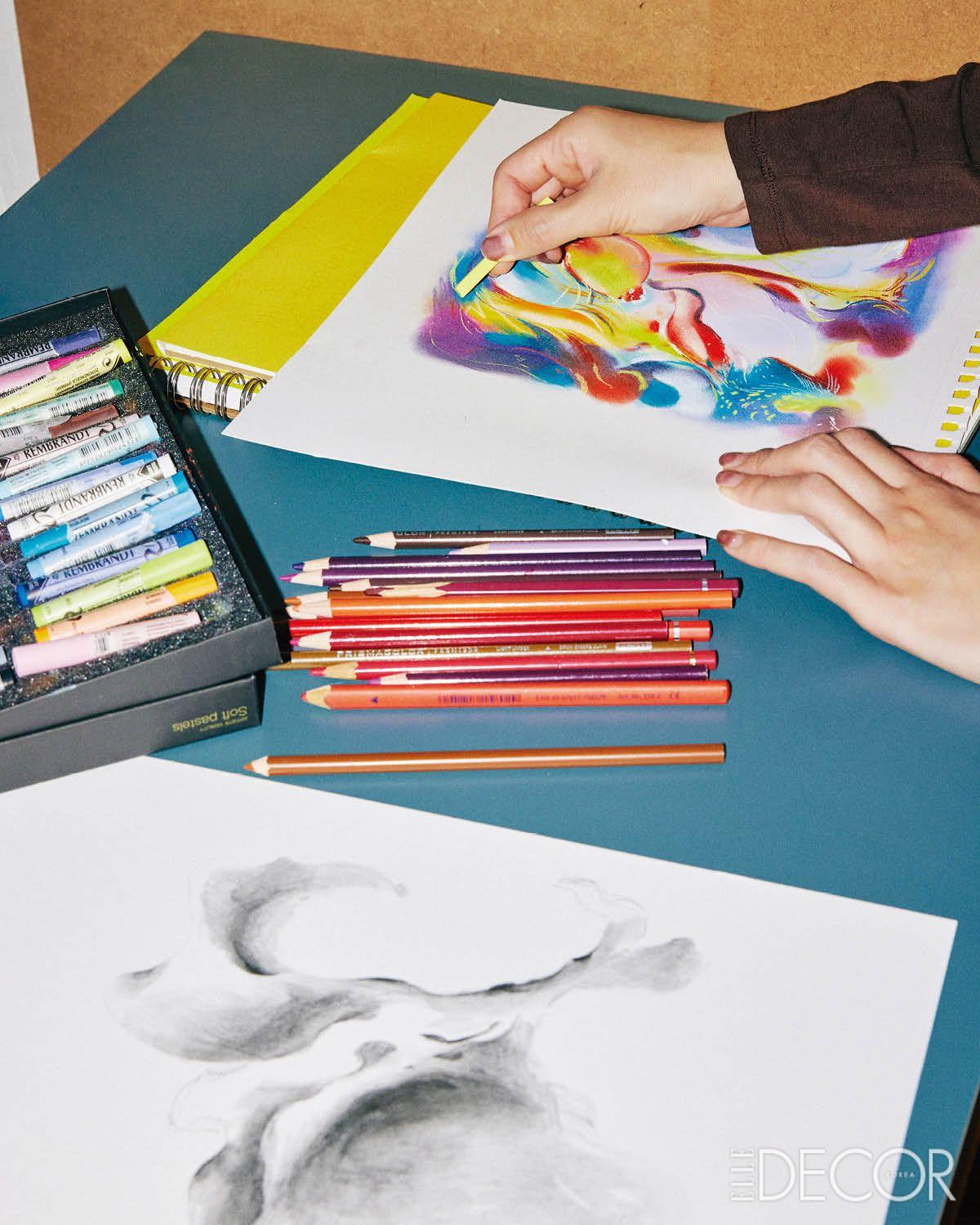 작업실 구석구석을 채운 다양한 재료들.