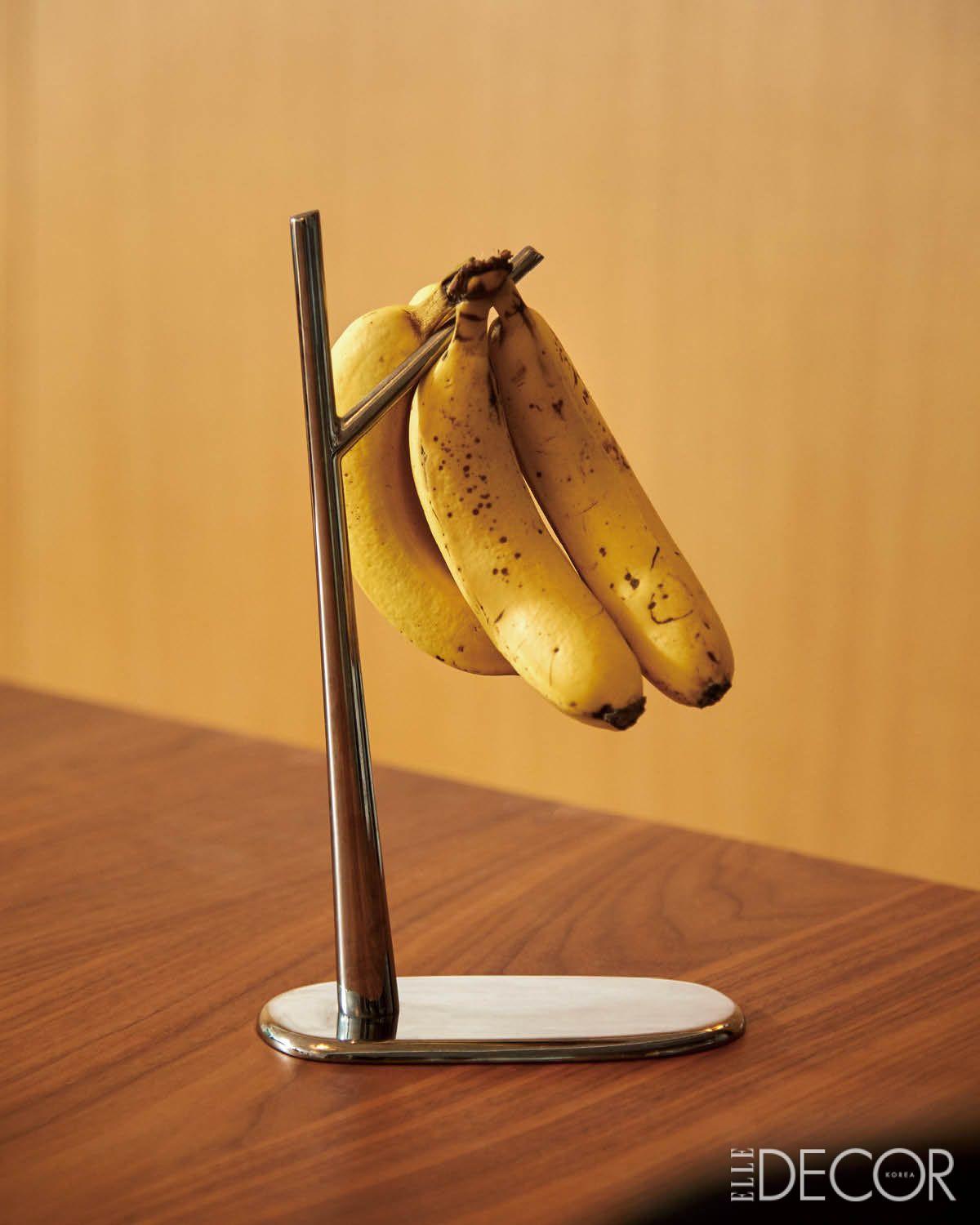 간결한 형태의 디어 찰리 바나나 걸이는 알레시 제품.