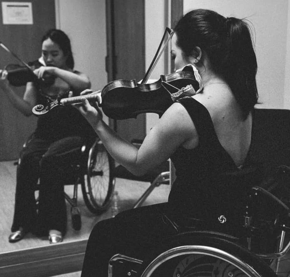 바이올리니스트 임현재는 2024년 윤이상국제음악콩쿠르와 2025년 장 시벨리우스 콩쿠르에서 준결선에 진출한 후 제20회 서울국제음악콩쿠르 결선 무대에서 1위를 차지하며 클래식 음악계에 아름답고 소란한 진동을 일으켰다. 