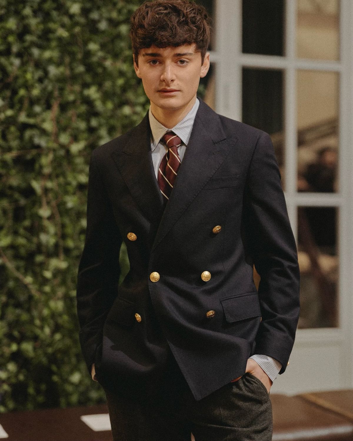 <기묘한 이야기>의 스타 노아 슈냅이 랄프 로렌의 2026 가을·겨울 컬렉션에 참석했다. @poloralphlauren