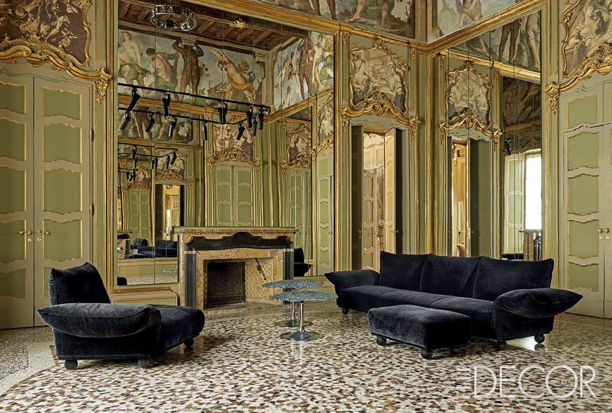  에드라는 올해 밀란 디자인 위크에서 세 가지 패브릭 컬렉션을 선보였다. 그중 젬(Gems)은 보석처럼 반짝이는 실의 광택을 섬세하게 구현했다. 부드럽고 우아한 인상을 지닌 스탠드웨이(Standway) 소파.