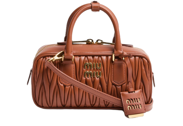 아카르디 마틀라세 나파 레더 백