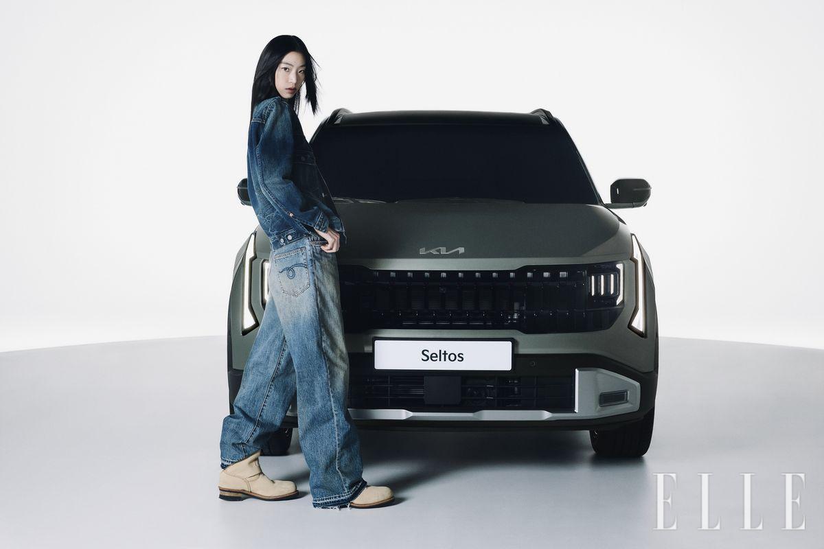 재킷과 팬츠, 부츠는 모두 스타일리스트 소장품.