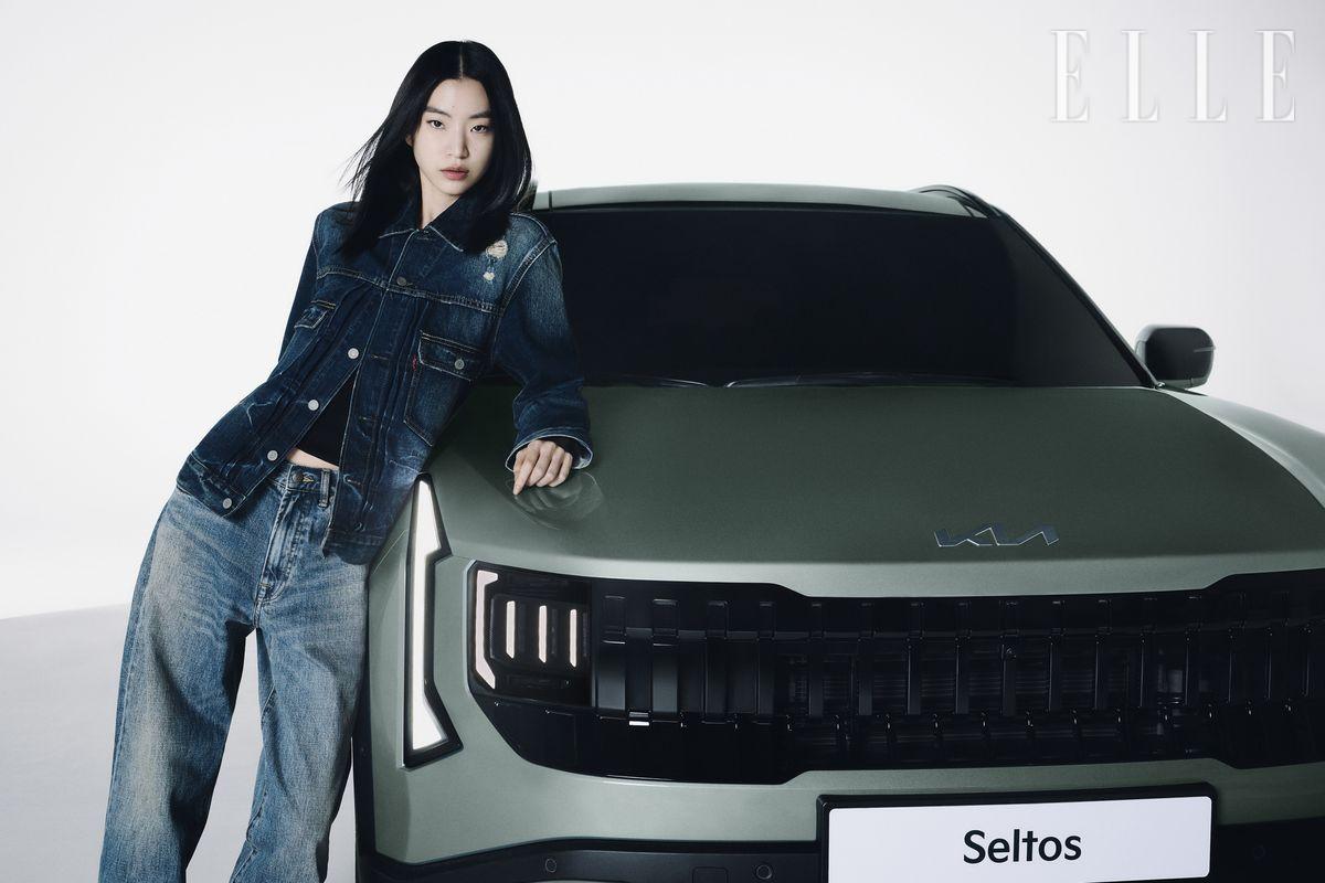 재킷과 팬츠는 모두 스타일리스트 소장품.