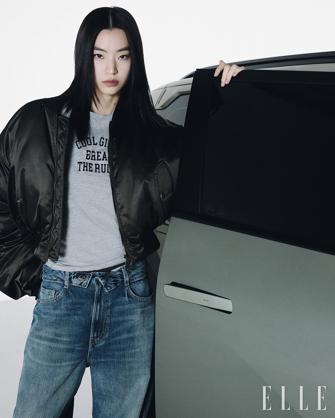 재킷과 톱은 모두 Dolce & Gabbana. 팬츠는 스타일리스트 소장품.