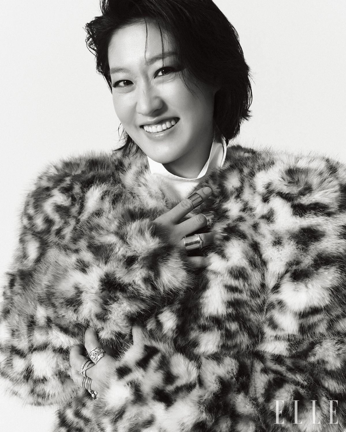 퍼 재킷은 Isabel Marant. 