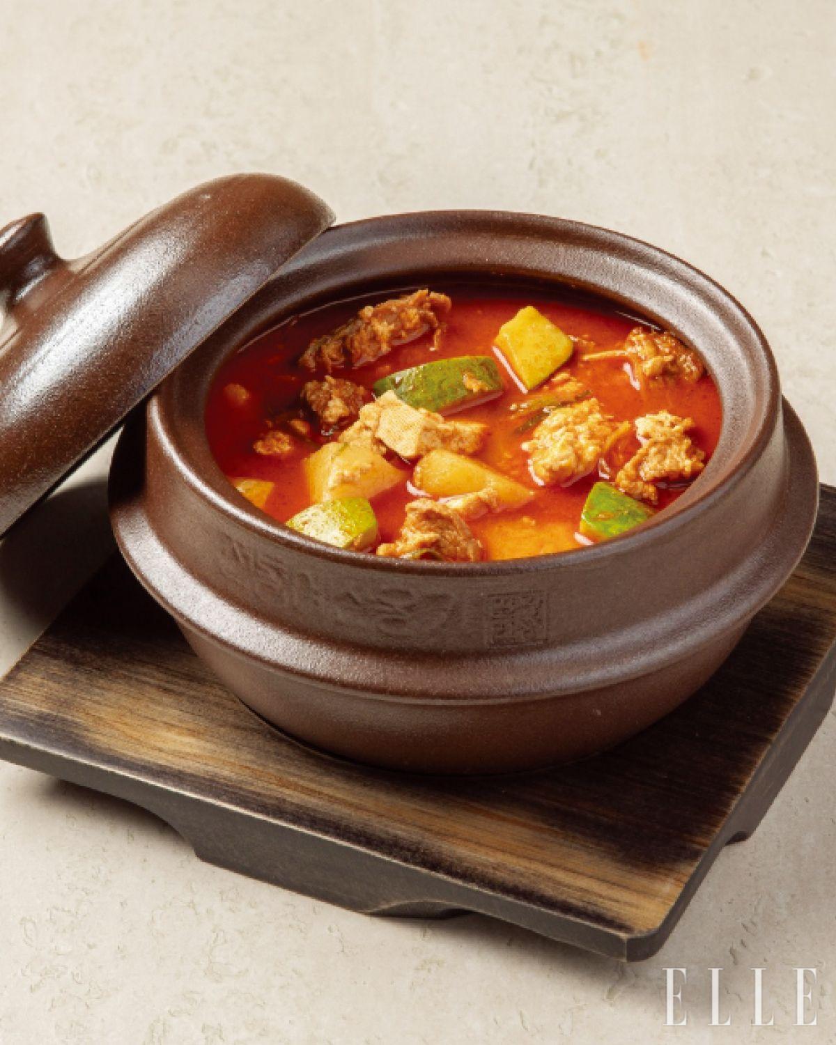 ‘옥동식 그릴’에서 선보이는 고추장찌개. 