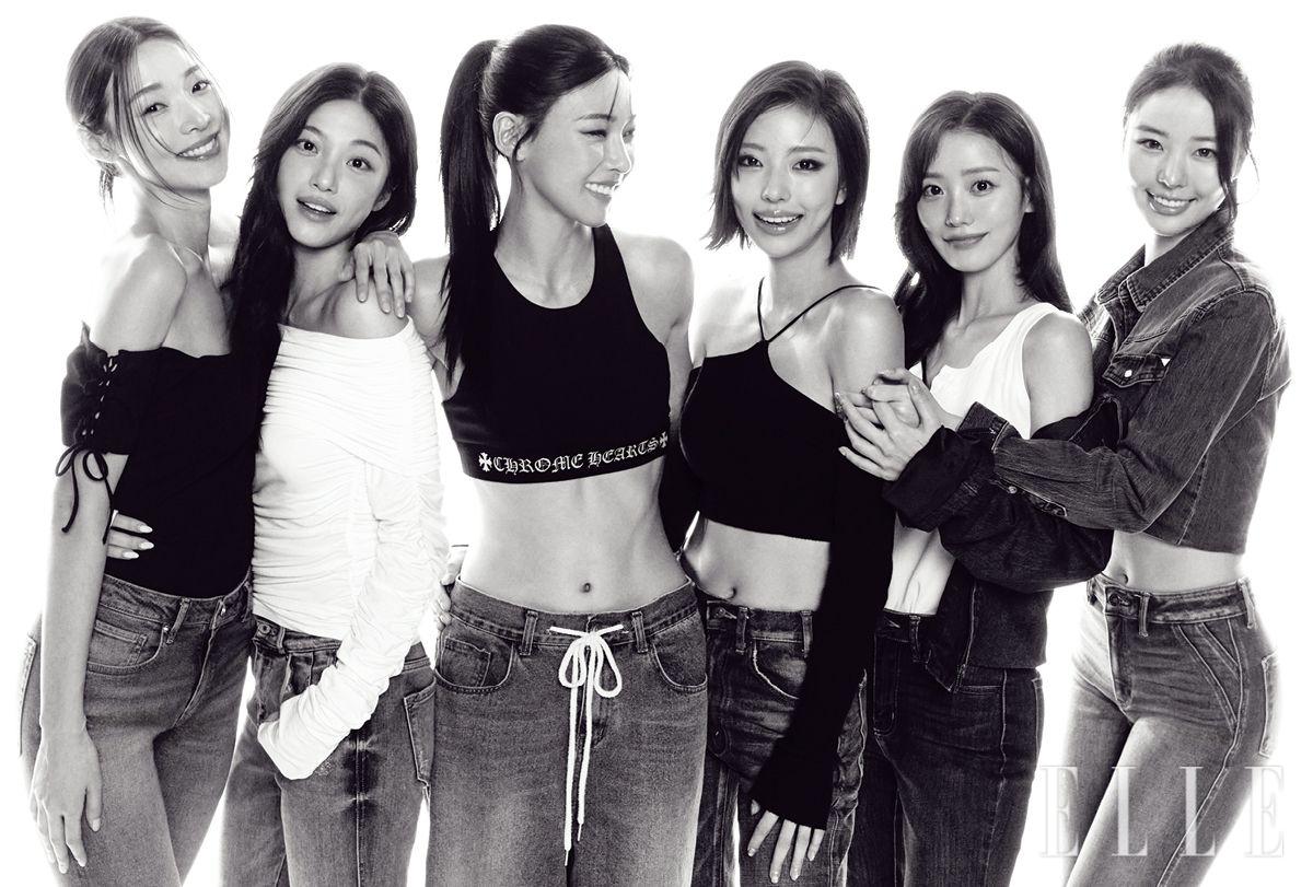 (왼쪽부터) 미나수가 입은 팬츠는 Tommy Hilfiger. 톱은 스타일리스트 소장품. 주영이 입은 톱은 Jose Moon. 팬츠는 Kancan. Alyx 9sm. 민지가 입은 톱은 Chrome Hearts. 팬츠는 스타일리스트 소장품. 고은이 입은 팬츠는 Celine. 톱은 스타일리스트 소장품. 예진이 입은 재킷은 Levi’s. 팬츠는 Kancan. 이너 웨어는 스타일리스트 소장품. 희선이 입은 톱은 Calvin Klein Underwear. 셔츠와 팬츠는 모두 Guess.