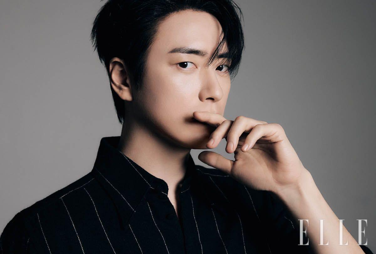 이준혁이 입은 셔츠는 Dolce & Gabbana.