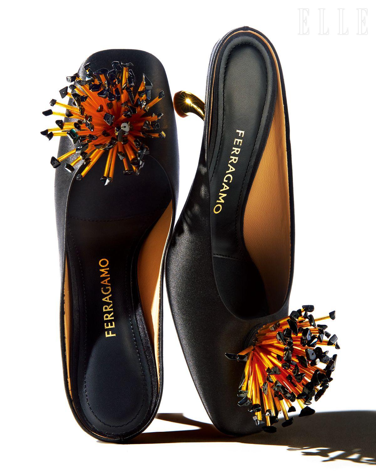 조형적인 굽과 오너먼트 장식이 특징인 뮬은 가격 미정, Ferragamo.