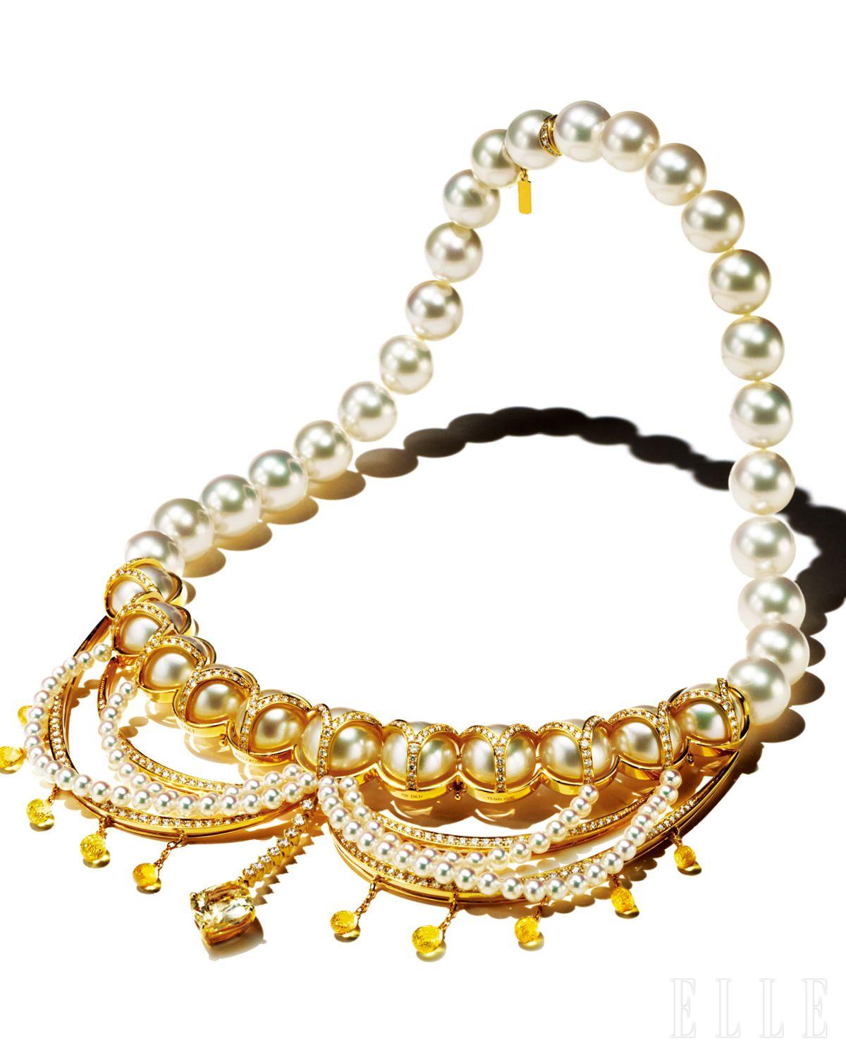 18K 옐로골드와 남양 진주, 아코야 진주, 옐로 사파이어, 다이아몬드로 완성한 페플럼 샹들리에 네크리스는 가격 미정, Tasaki.