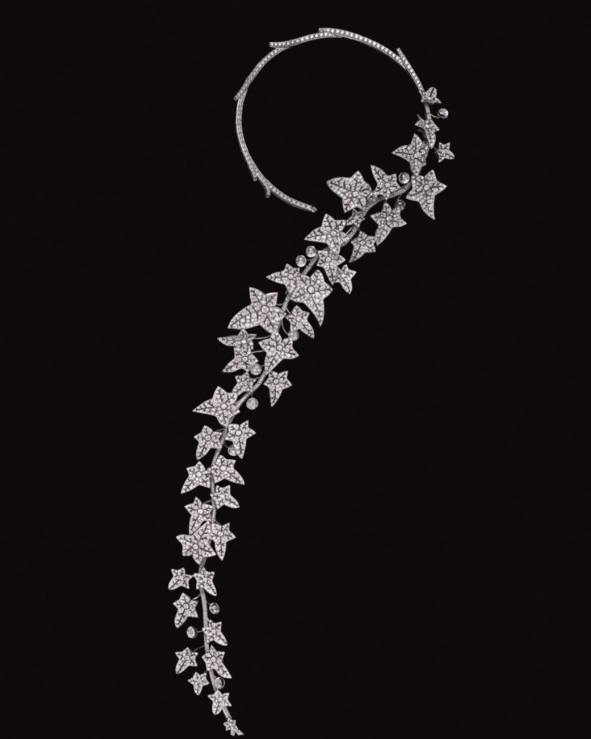 2026 이스뚜아 드 스틸 컬렉션 'THE UNTAMED'. 