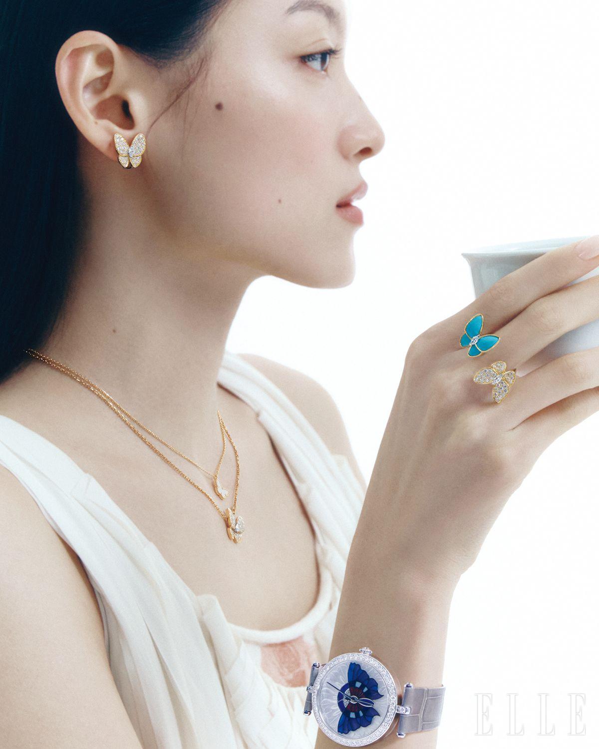 이너 웨어 톱은 Margesherwood. 드레스는 Ports 1961.