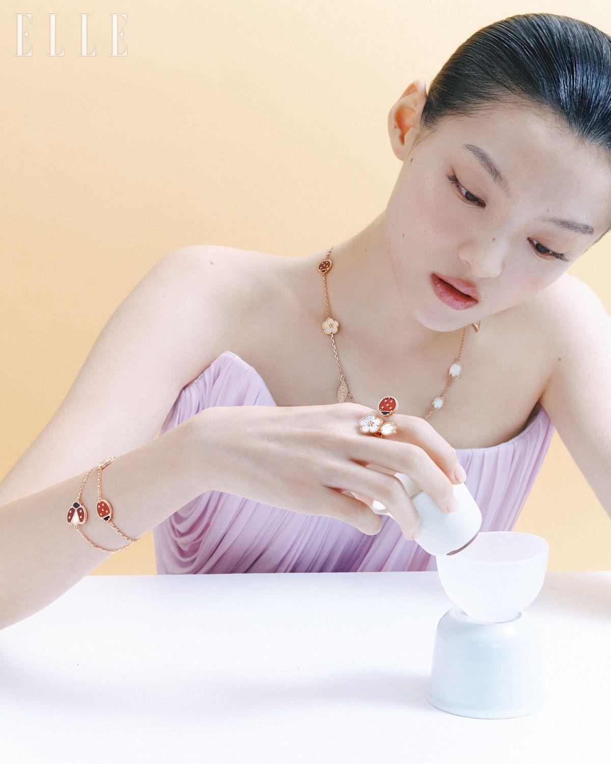 뷔스티에 드레스는 Maticevski by Maison Reve.