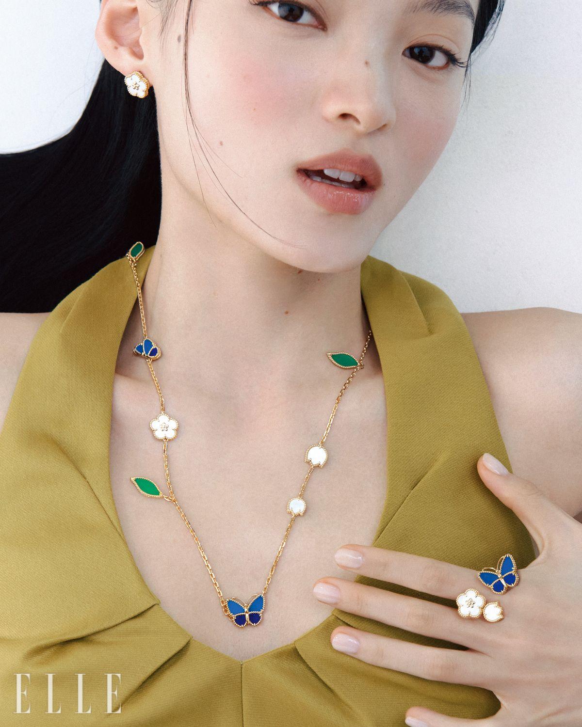 슬리브리스 드레스는 Shushu/Tong.