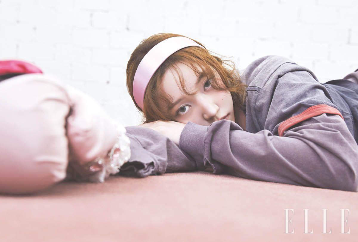 레이어드한 티셔츠는 모두 Enfants Riches Déprimés.