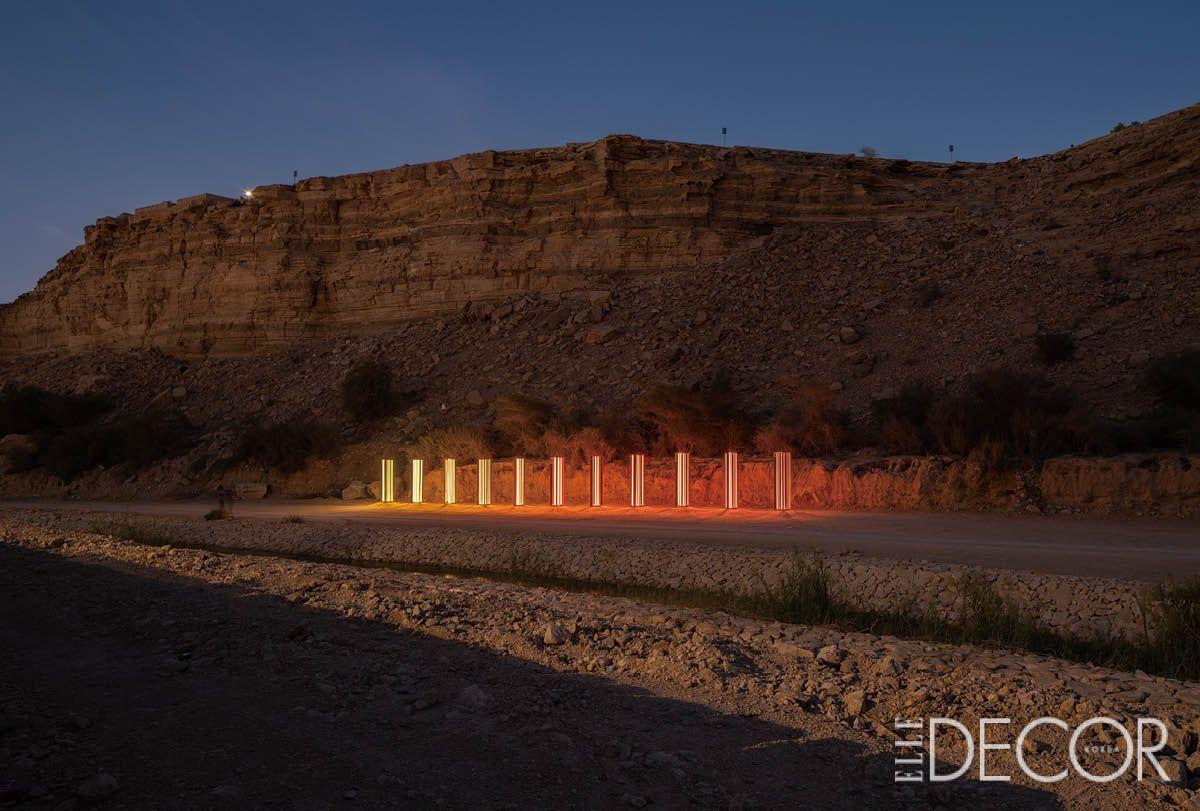 ‘누르 리야드 페스티벌(Noor Riyadh Festival)’에서 설치한 ‘라이트 호라이즌(Light Horizon)’의 전경. 거울과 LED를 활용해 빛이 반사되고 확장하는 효과를 극대화했다.