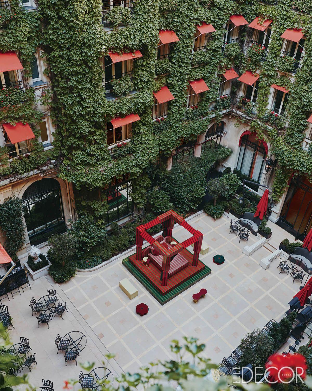  ‘셀라돈 그린’이라는 컬러에서 출발한 만다린 오리엔탈 프로젝트(Mandarin Oriental Project). 단조로움을 피하기 위해 다양한 명도와 질감, 대비를 활용했다. 