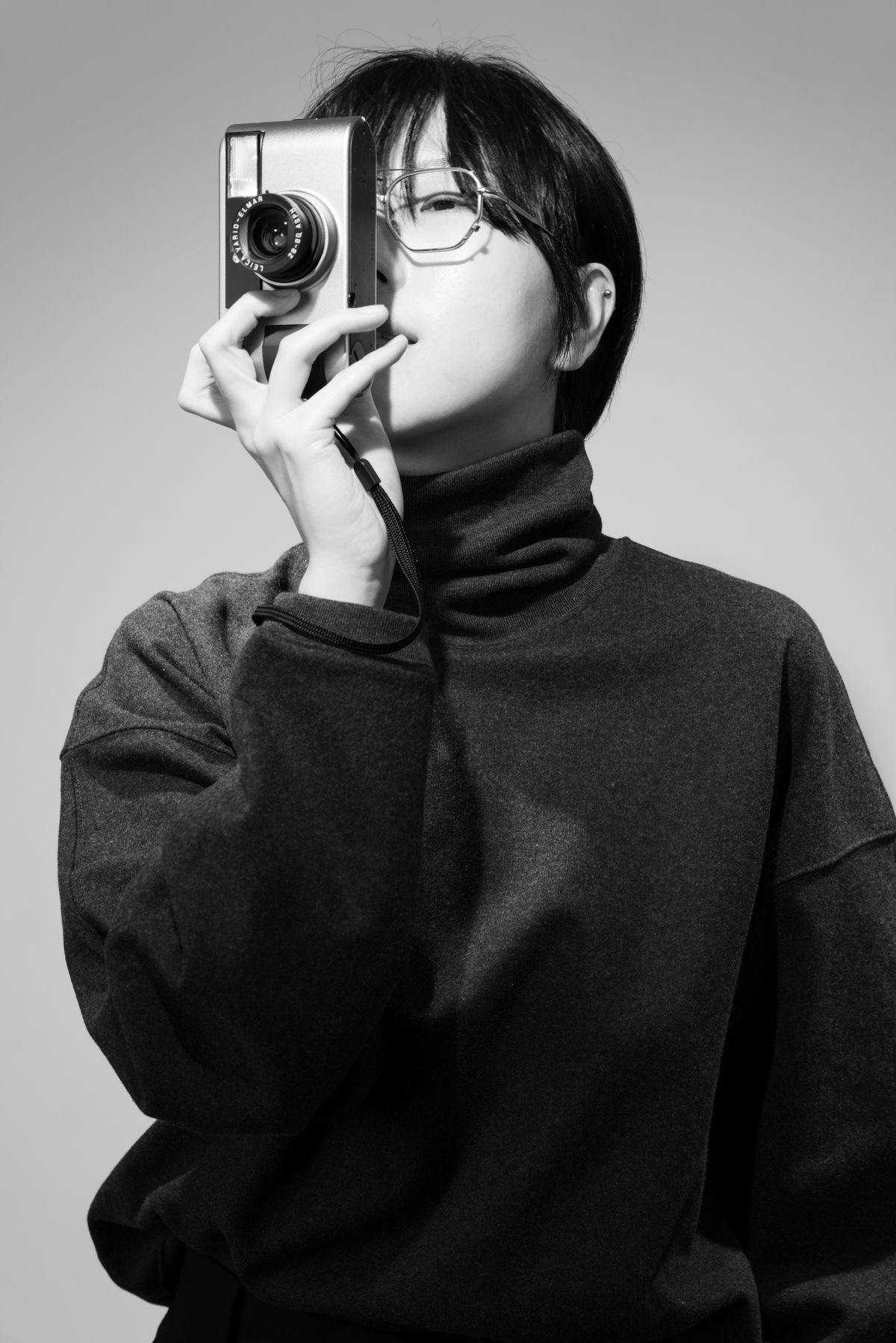 고려대학교 심리학과 졸업 후 동 대학원 철학과에서 석사 과정 중에 있다. 에세이 『겨울의 언어』, 시집 『우화들』을 비롯한 여러 권의 책을 냈다. 유튜브 채널 <겨울서점>을 운영 중이며, MBC 표준FM <라디오 북클럽 김겨울입니다>를 4년 반 동안 진행했다.