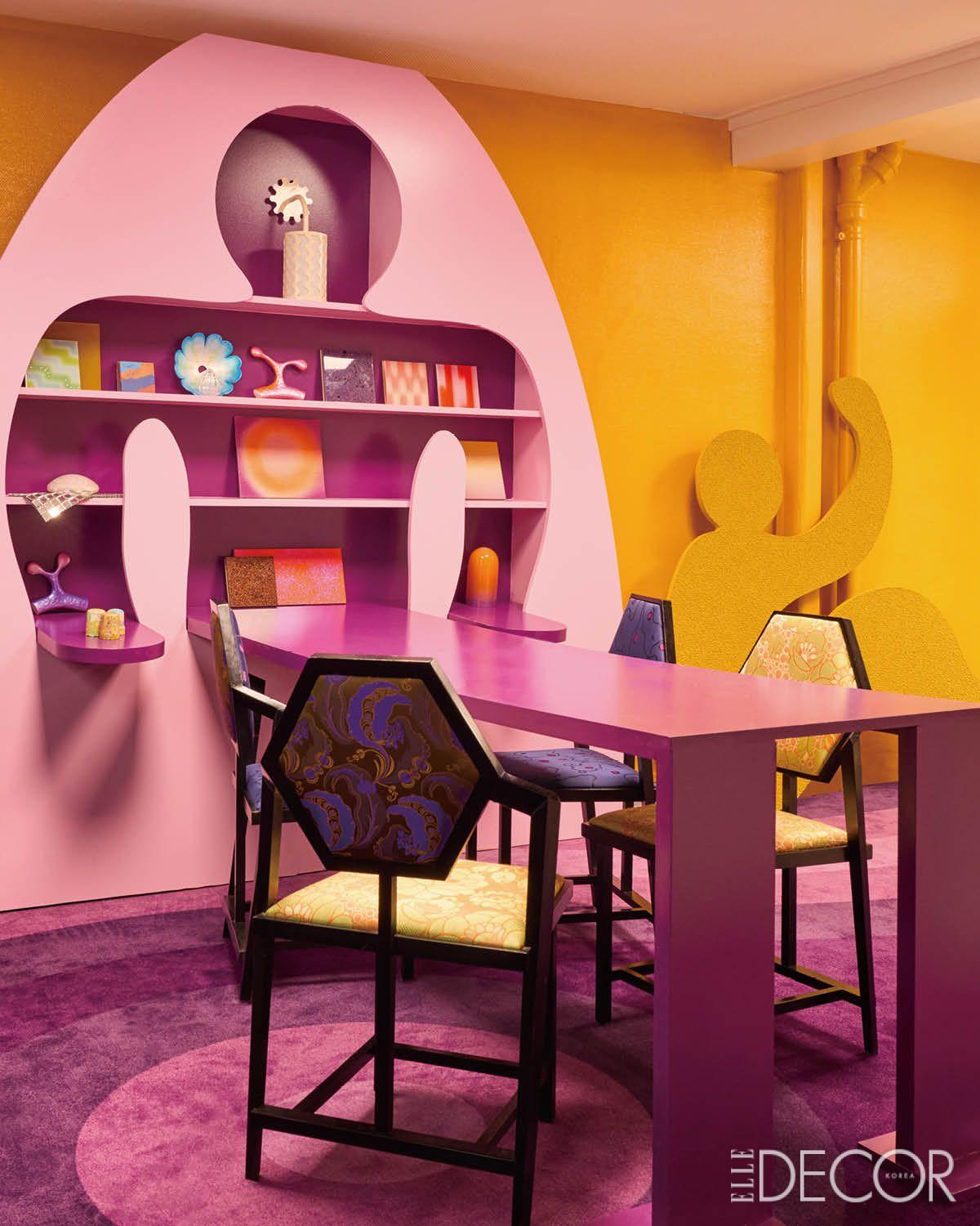 방마다 다른 서사가 펼쳐지는 샤토 유크로니아. 공간 흐름을 따라 배치된 곡선형 가구들은 모두 커스텀 제작했다. 