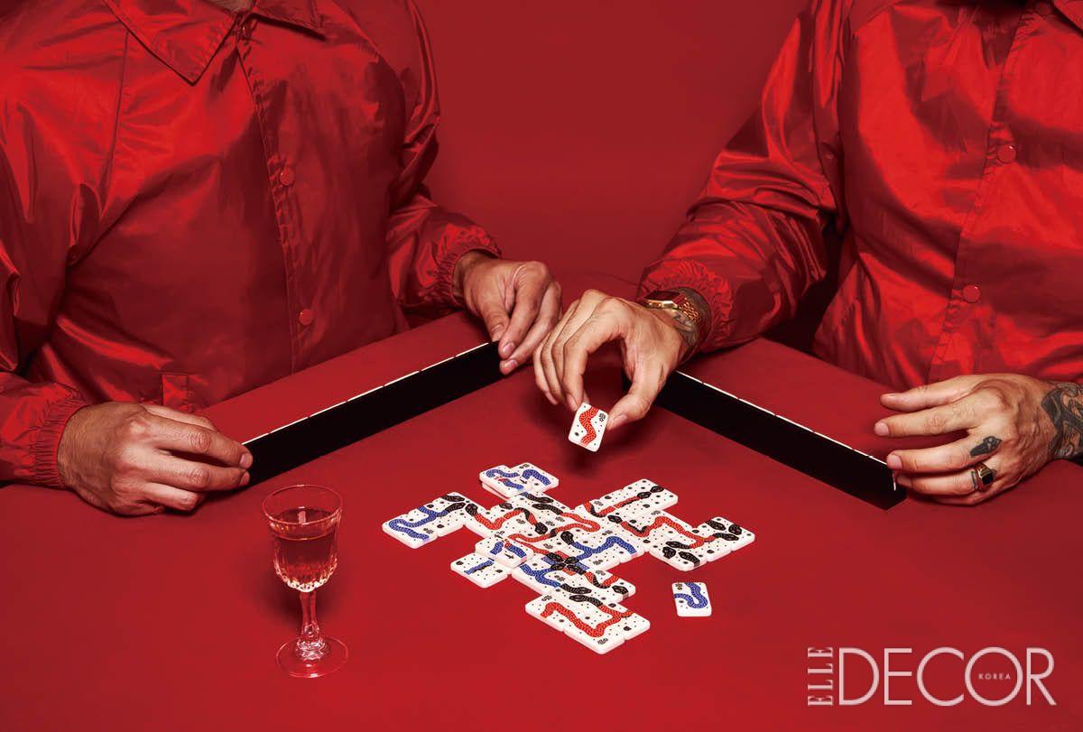 보드 게임 디자인 회사 ‘위스트 코스트 게임스가(Weast Coast Games)’ 그리스 신화에 나오는 뱀 우로보로스(Ouroboros)를 모티프로 디자인한 ‘분노의 뱀들(Snakes of Wrath)’.