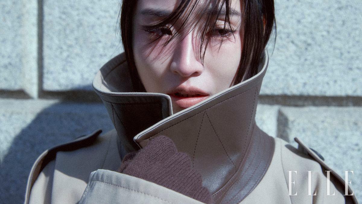 쇼트 트렌치코트는 Tod’s.