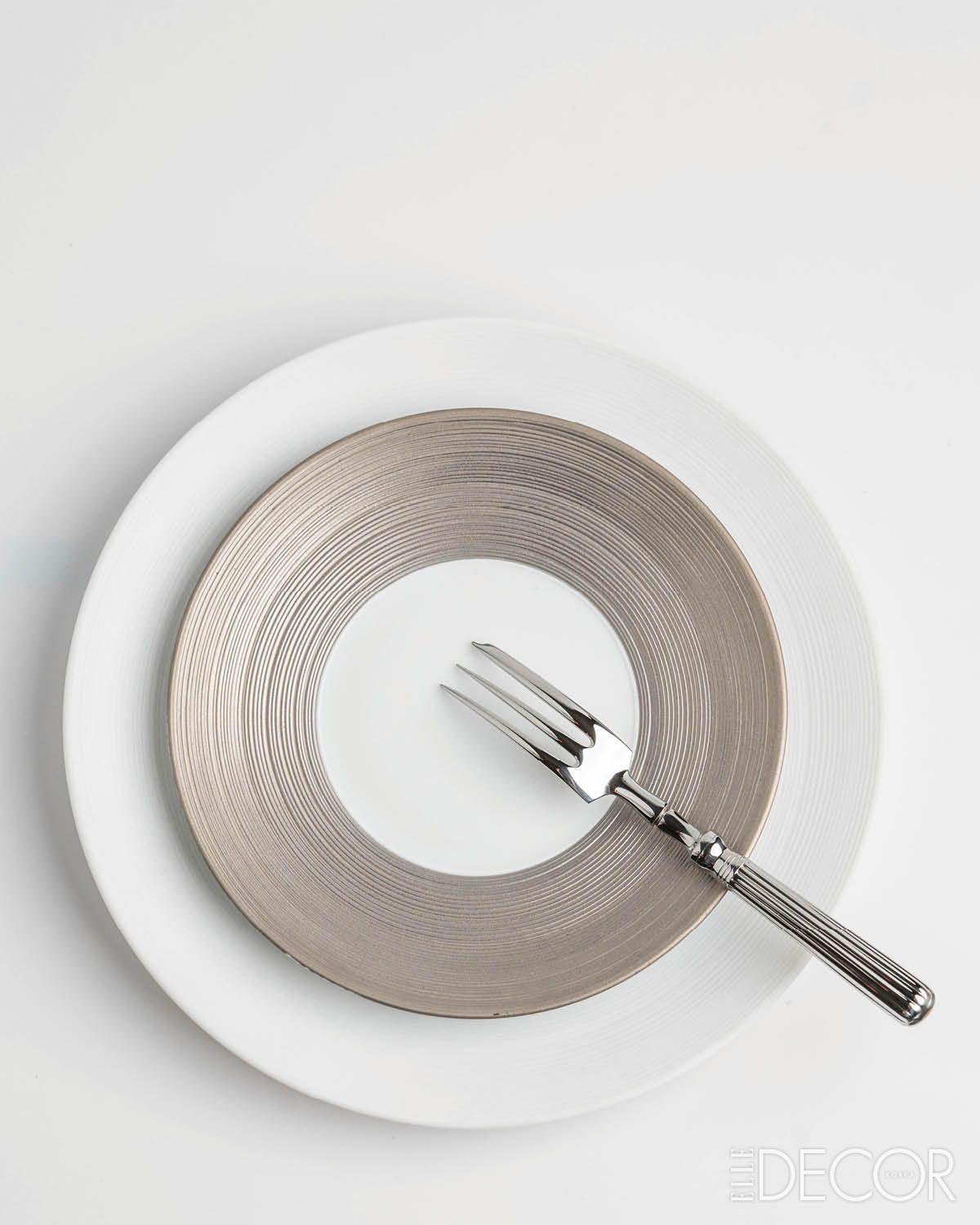 클래식한 디자인으로 장인 정신이 응축된 ‘라인(Line)’ 시리즈.