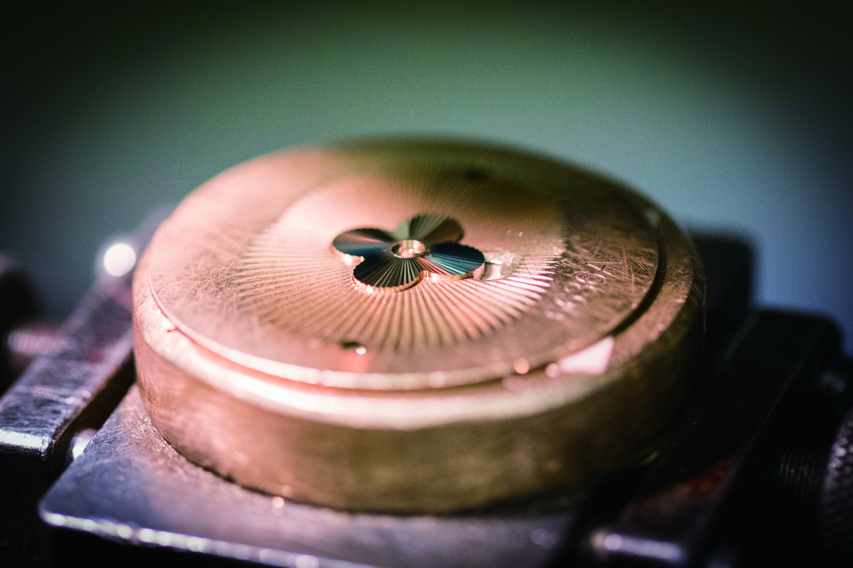 정교한 크래프트 작업을 거쳐 완성되는 알함브라.