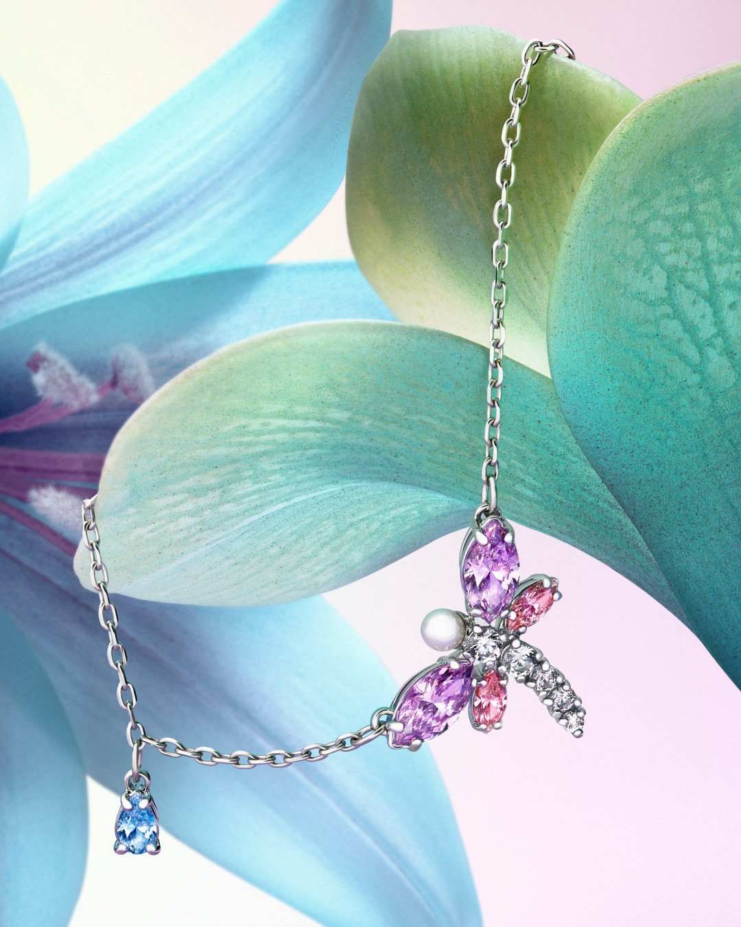 아리아나 그란데 캡슐 컬렉션 잠자리 모티프 네크리스.