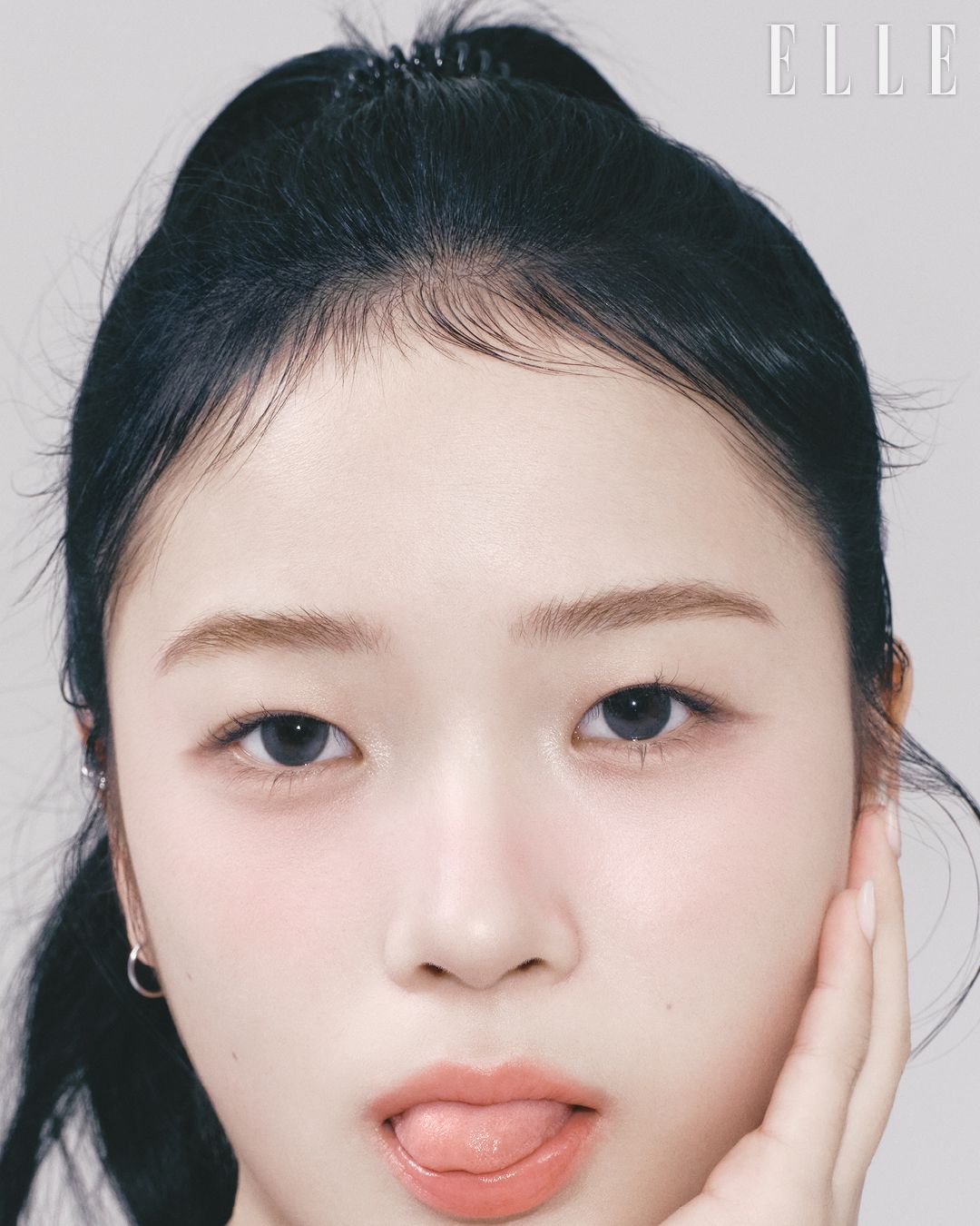 실버 이어링은 모델 소장품.