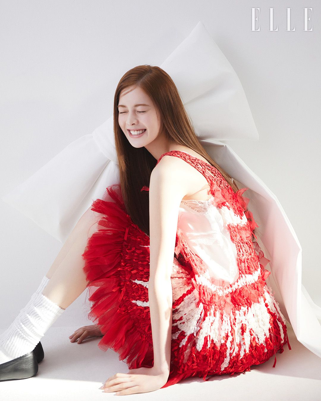 에이메이의 드레스는 R.l.e, 슈즈는 Vivienne Westwood.