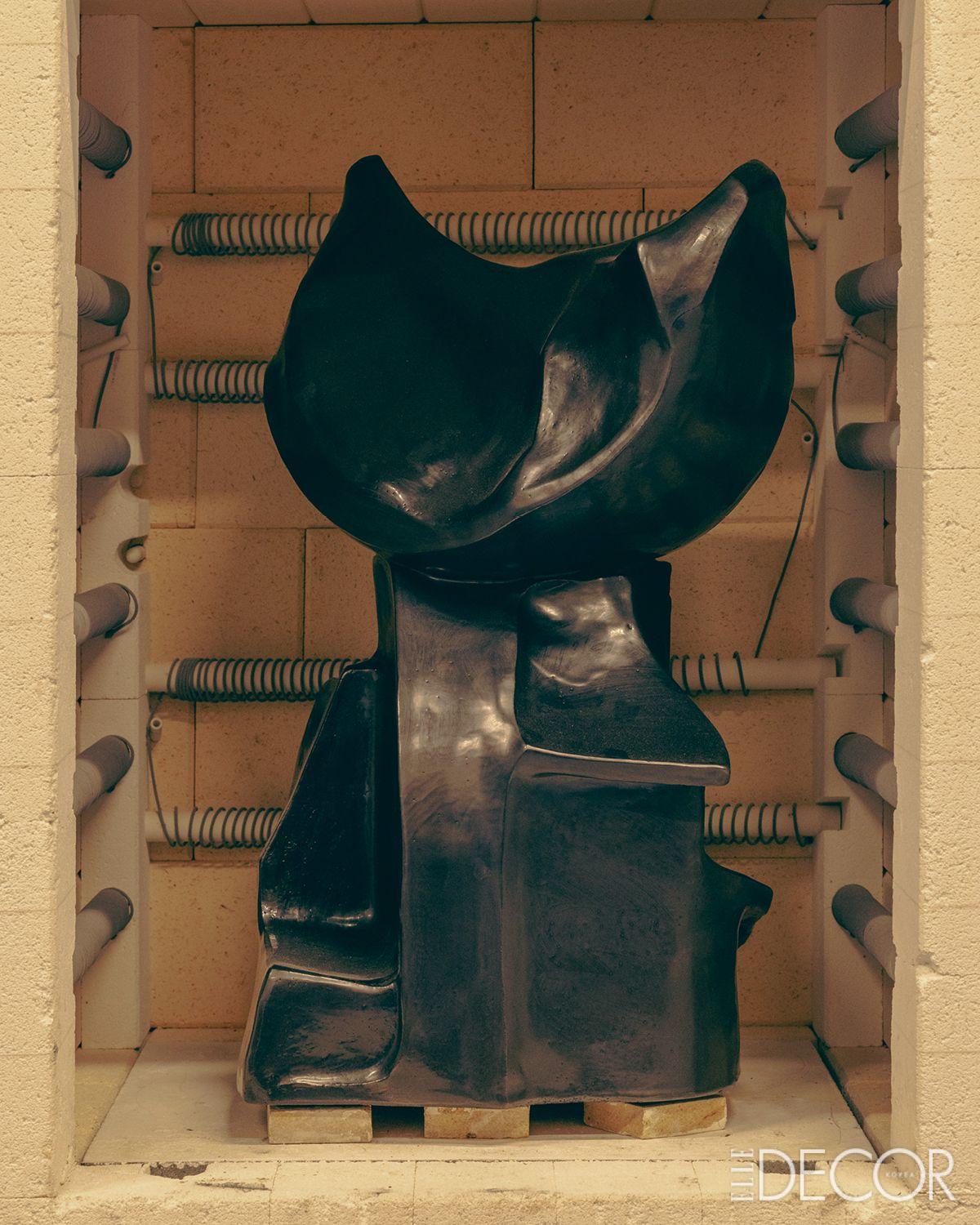 목공과 가죽, 세라믹, 금속 등 여러 제작 분야가 유기적으로 결합된 매뉴팩처 샤포.