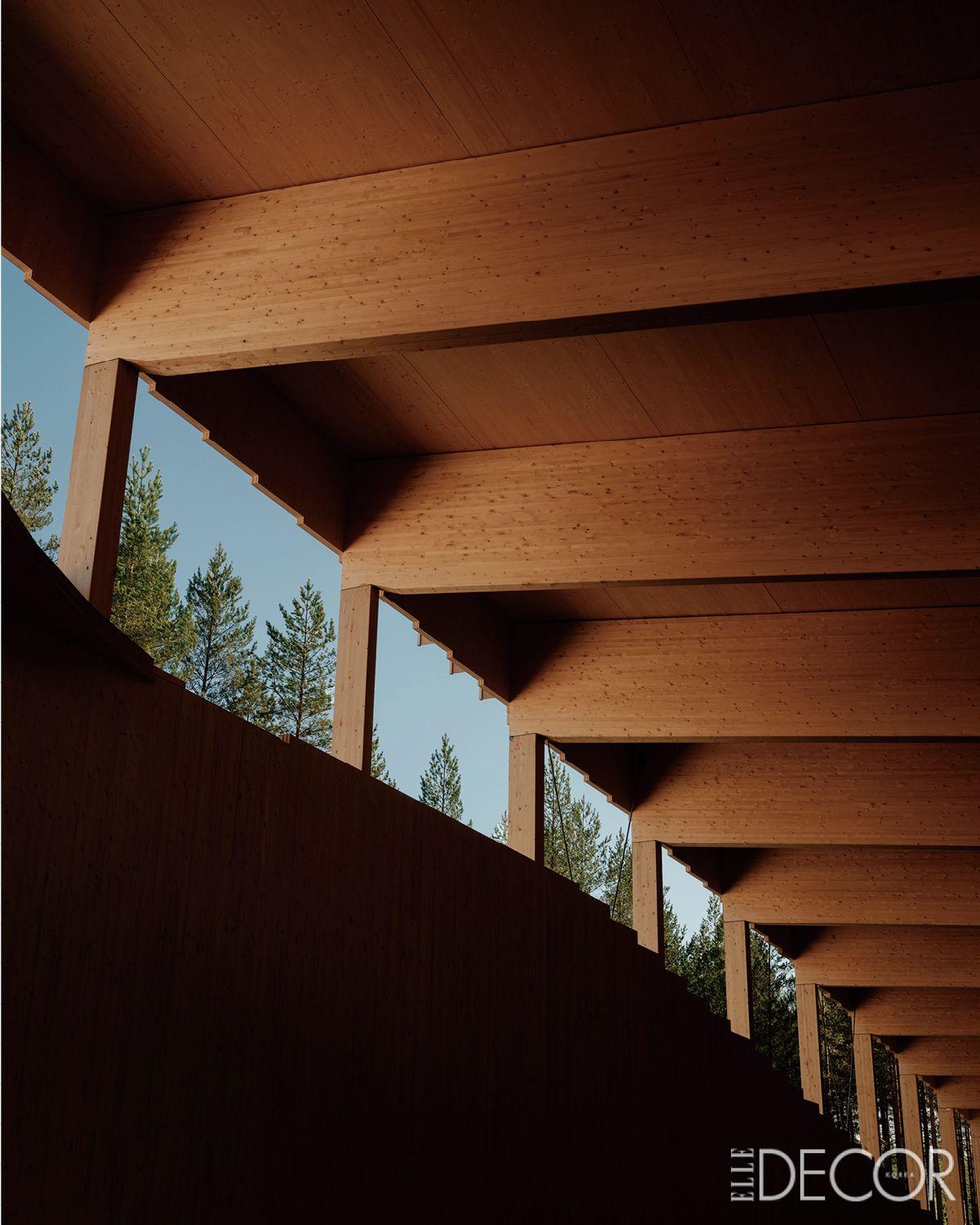 완벽하게 외부와 연결된 더 플러스의 건축 이념은 노르웨이의 전통인 ‘자연 접근권(Right to Roam)’을 존중한다. 