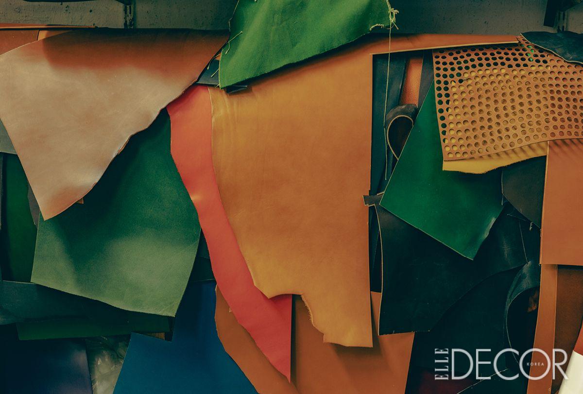 태피스트리의 디테일은 오브제에 마지막 호흡을 불어넣는다.