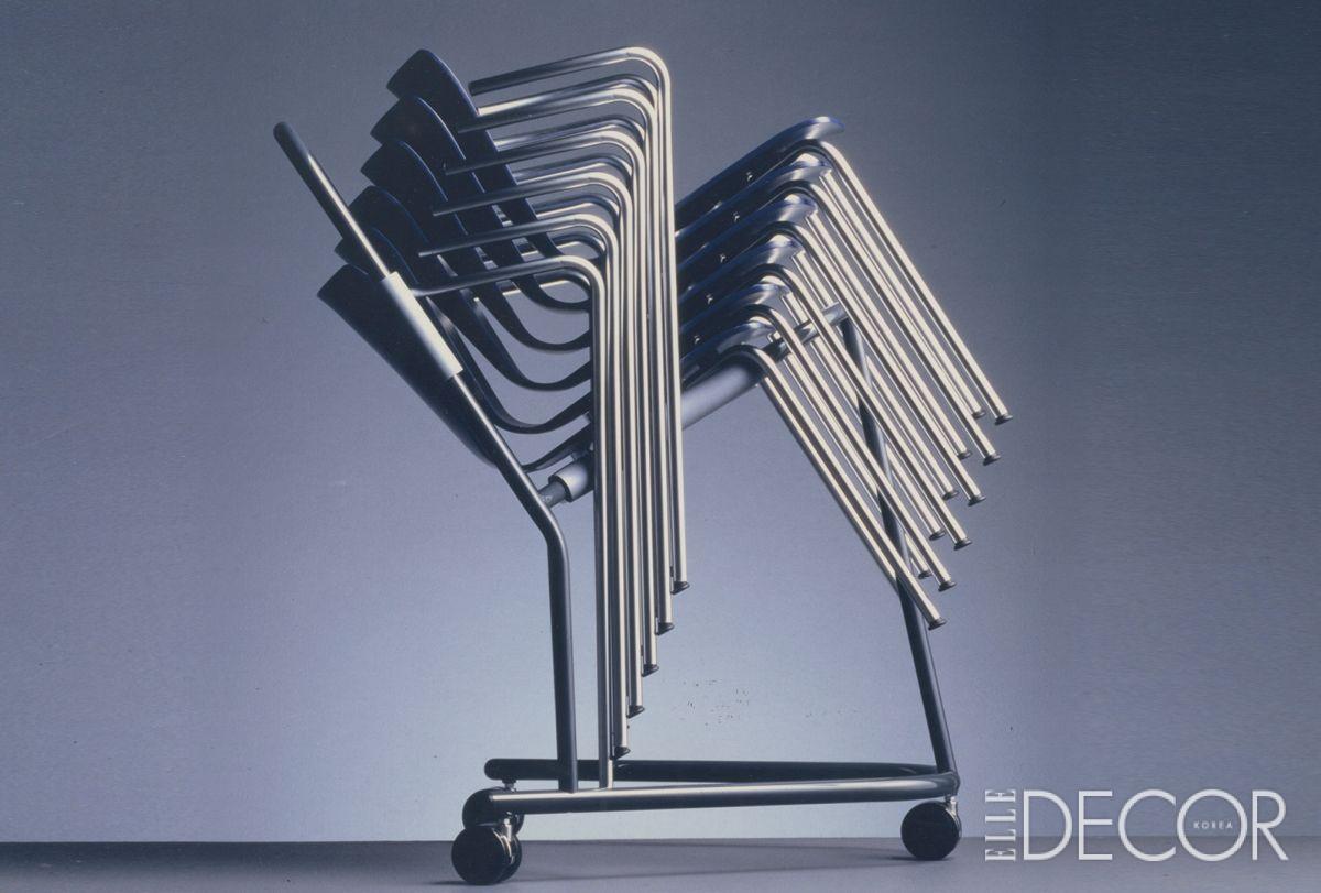 얇은 자작나무 좌석에 금속 다리를 끼워 만든 1997년 작품 ‘비코듀오(Vicoduo)’. 