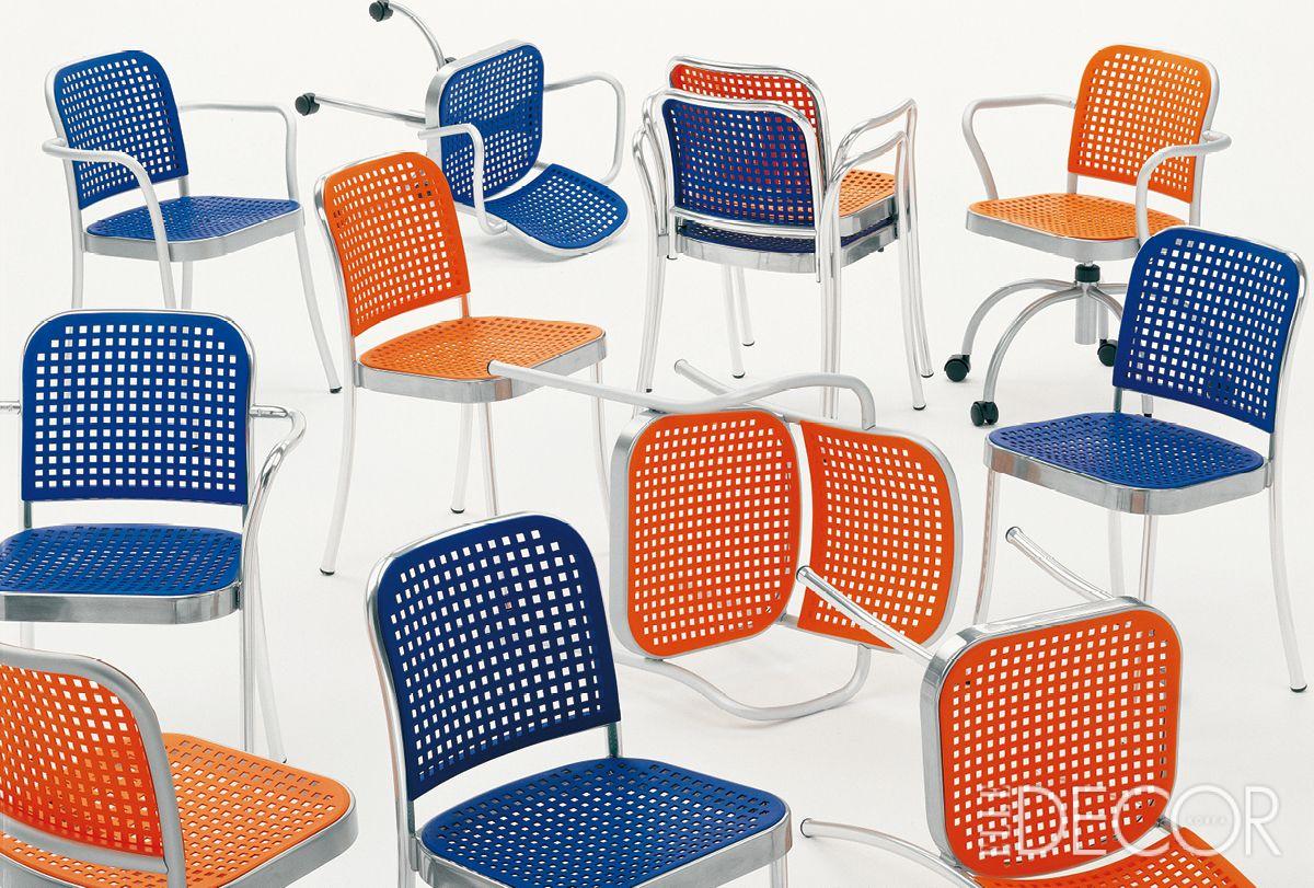 마르셀 브로이어의 ‘811’ 체어를 모티프로 한 ‘실버(Silver)’는 1989년 데 파도바 제품으로 목재 대신 알루미늄 튜브에 도쿄 시장의 달걀 바구니에서 영감받은 폴리프로필렌 시트를 등받이와 좌석에 적용했다. 