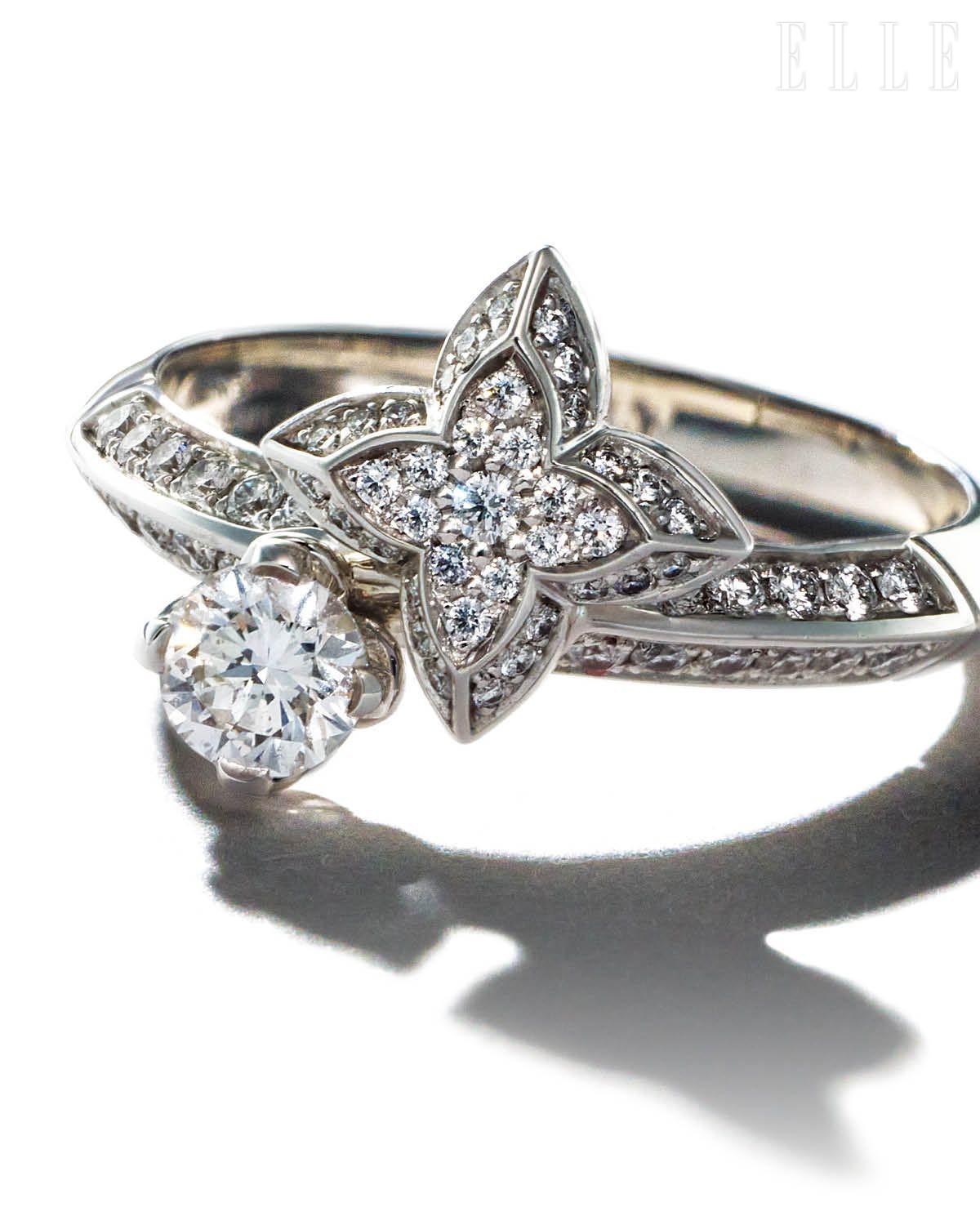 화이트 골드에 다이아몬드를 세팅한 LV 다이아몬드 더블 링은 가격 미정, Louis Vuitton.