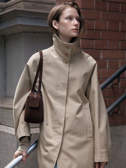 하이넥 하프 트렌치 코트