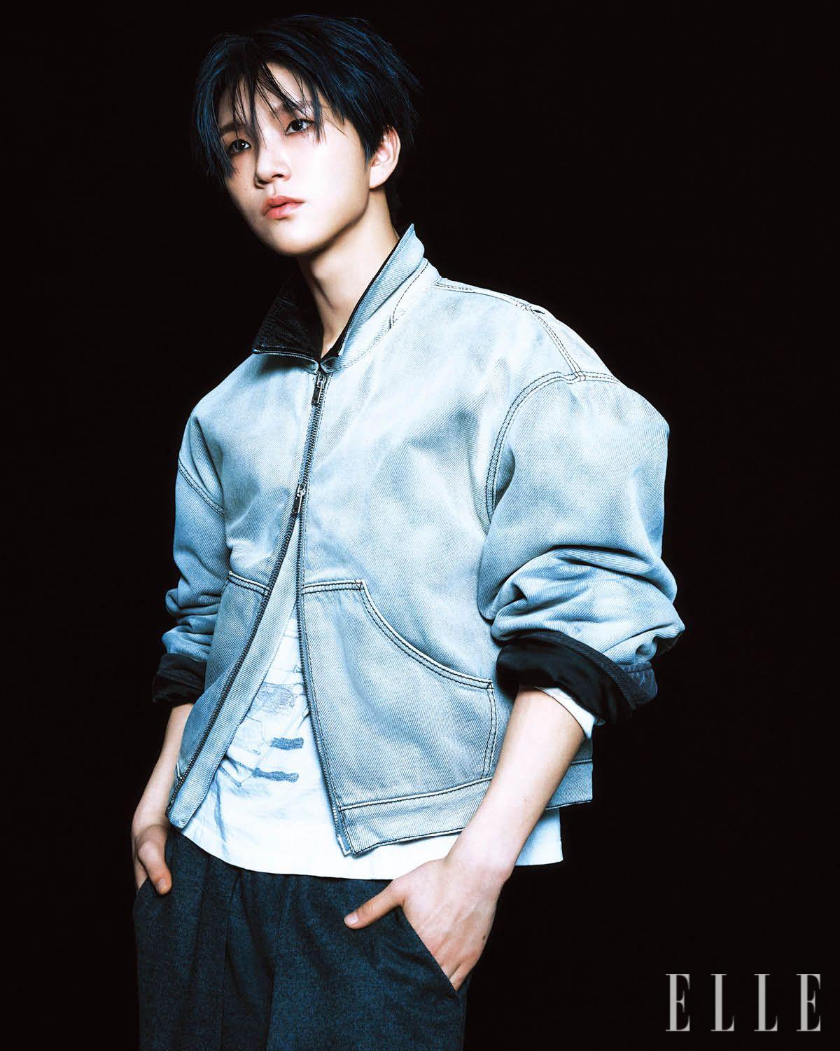 그레이 봄버 자켓은 Acne Studios by Mue. 크롭 티셔츠와 팬츠는 스타일리스트 소장품.