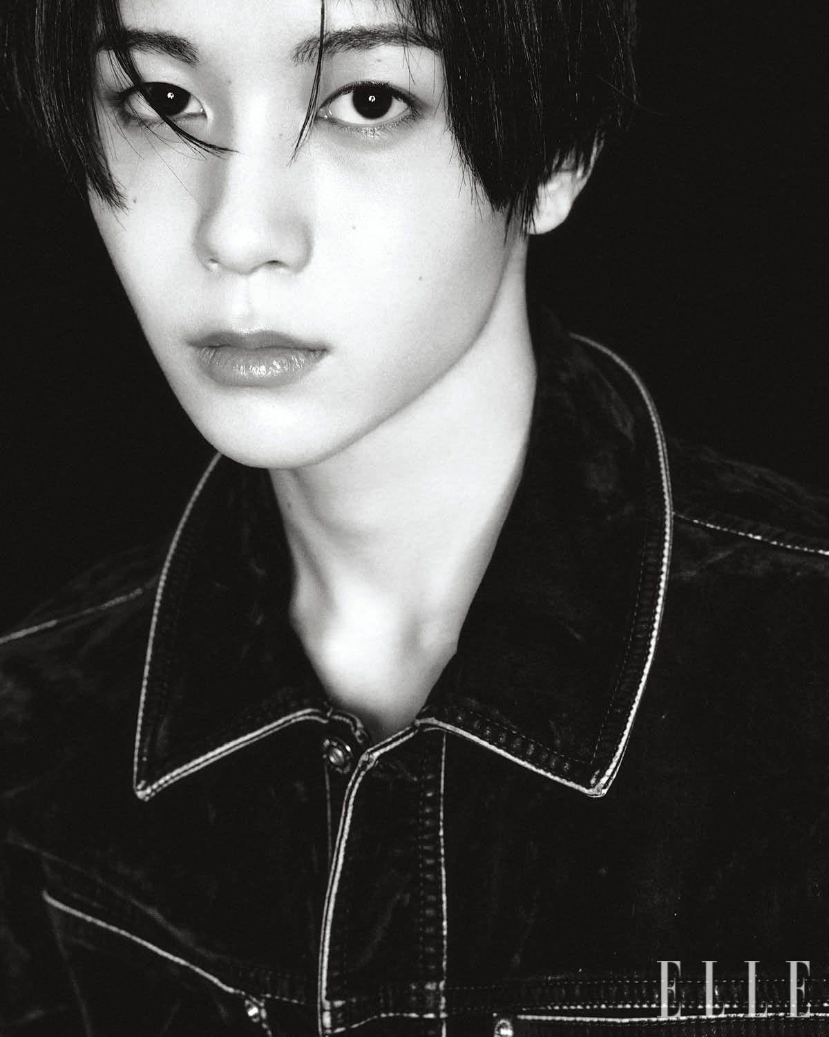 벨벳 재킷은 Ferragamo.