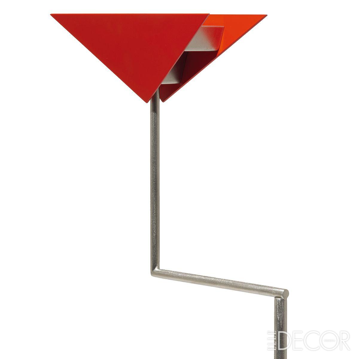 기와 지붕 위에 떠 있는 달을 표현한 ‘기와 트라이앵글 램프(Giwa Triangle Lamp)’.