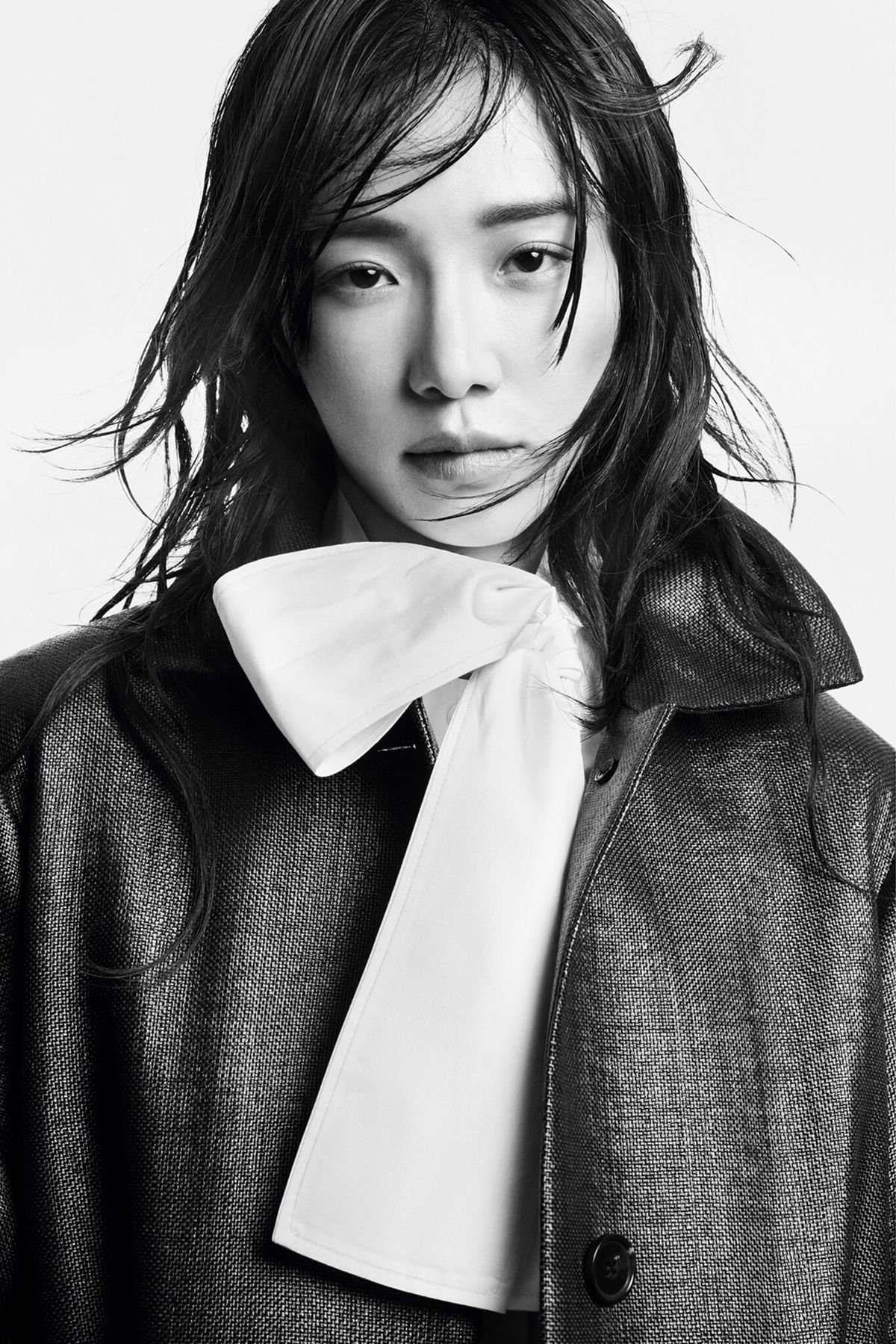 배우 박규영과 함께한 COS의 봄 여름 컬렉션 캠페인 이미지