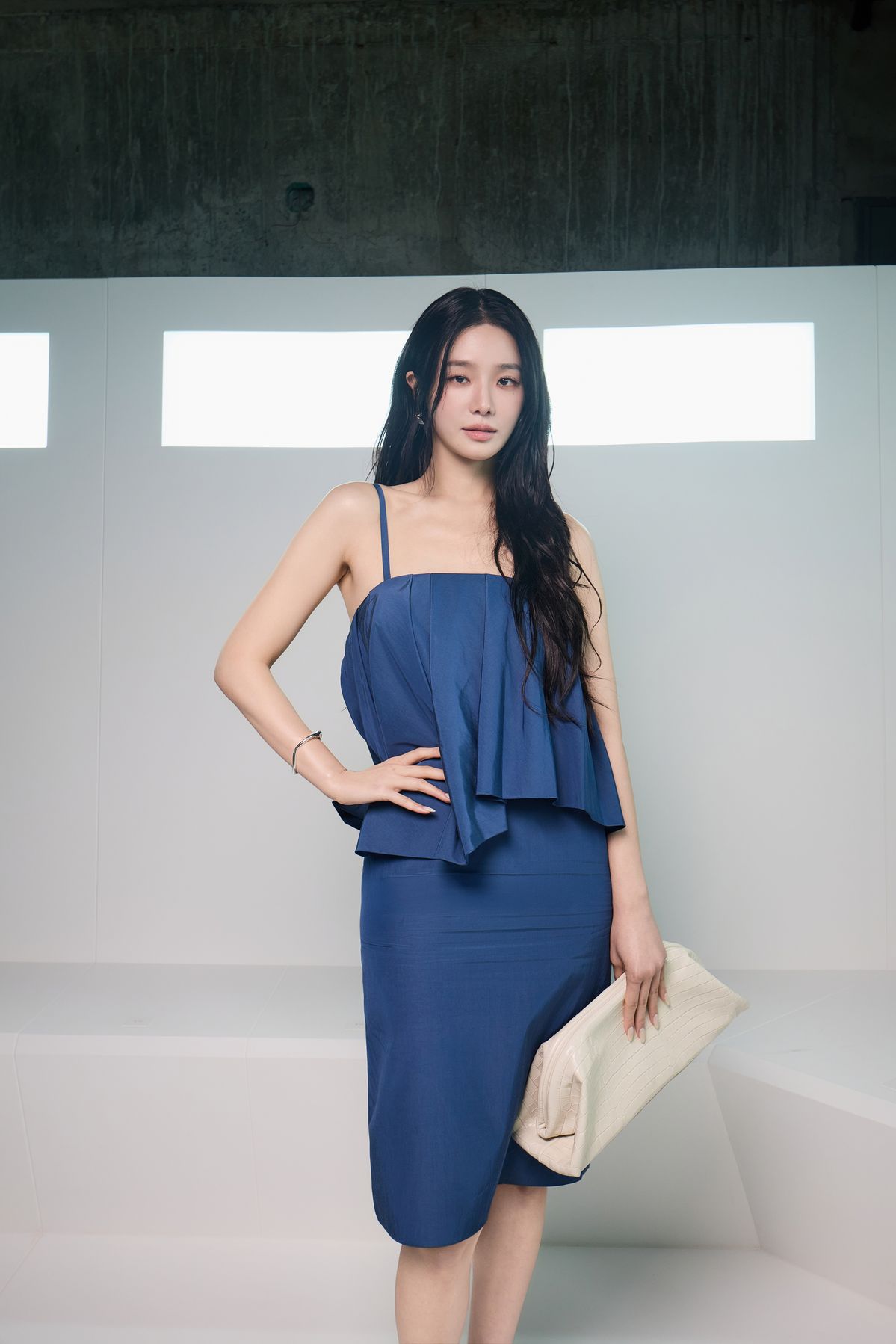 COS 쇼장에서 포즈를 취한 배우 박규영