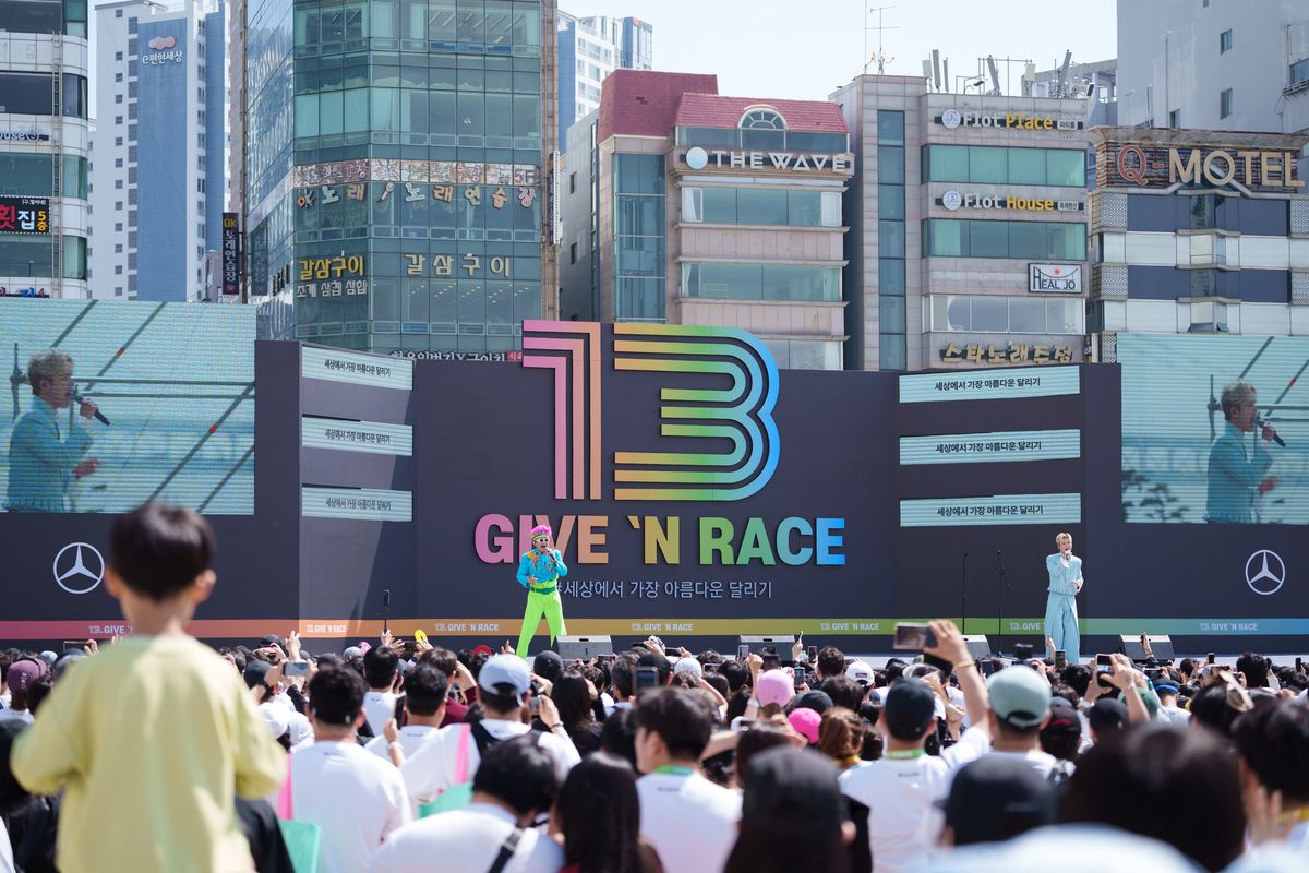 이날 축하 무대에 나선 노라조.