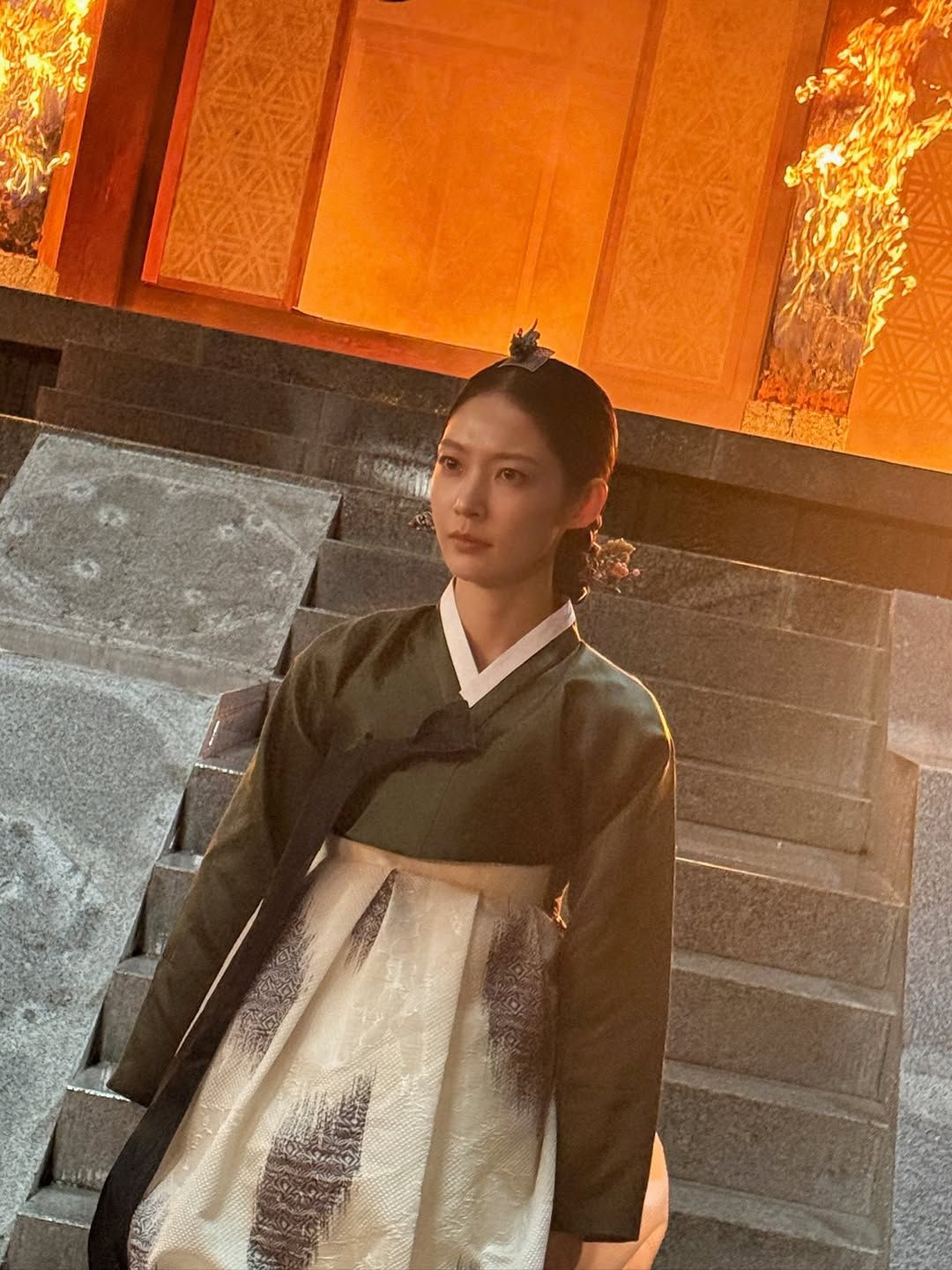 드라마 <21세기 대군부인> 비하인드컷 올린 공승연 