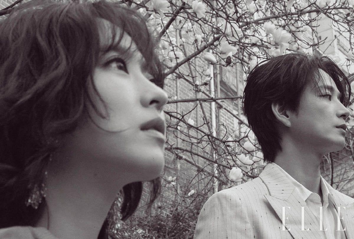 박보영이 입은 카디건은 Shushu/Tong. 이어링은 Self-Portrait. 김성철이 입은 재킷은 Heon Kim. 셔츠와 타이는 모두 Dolce & Gabbana. 팬츠는 Recto. 시계는 모델 소장품.