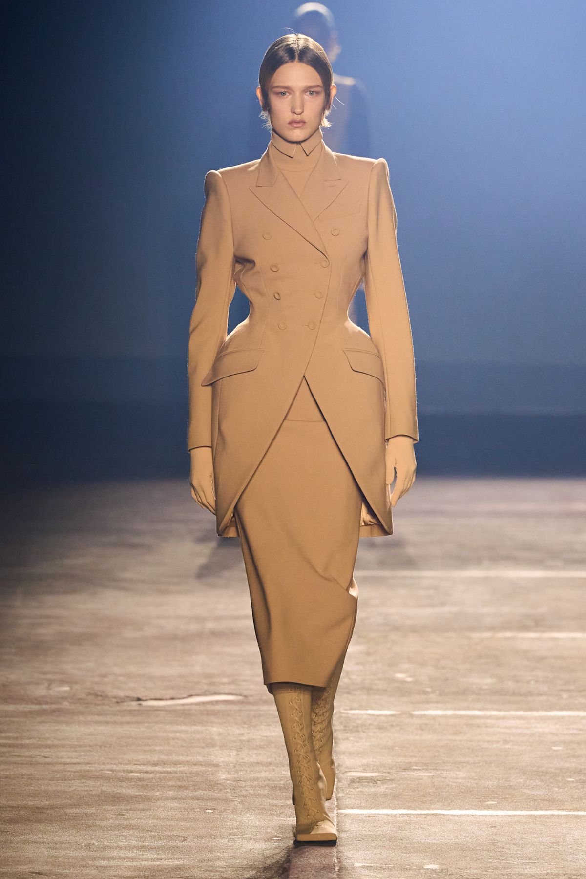 뮈글러 2026 S/S 컬렉션