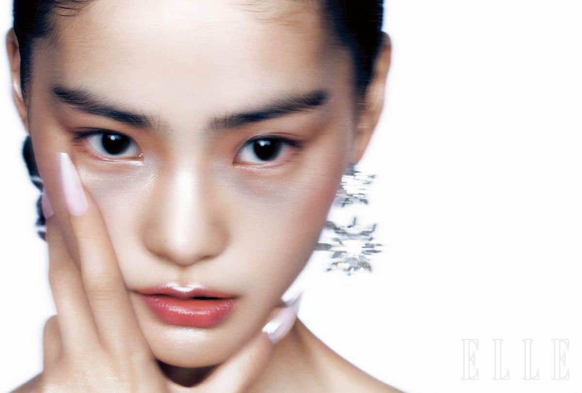 크리스털 이어링은 Self-Portrait.